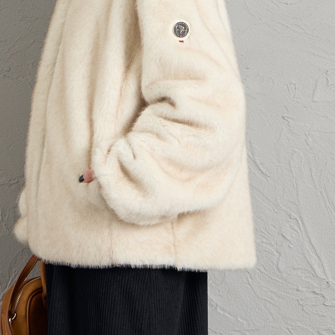 CAPE HORN [ケープホーン] ISLUGA / イスルガ ショートファージャケット [D2596] 012 OFF &&モデル身長：150cm 着用サイズ：40&&