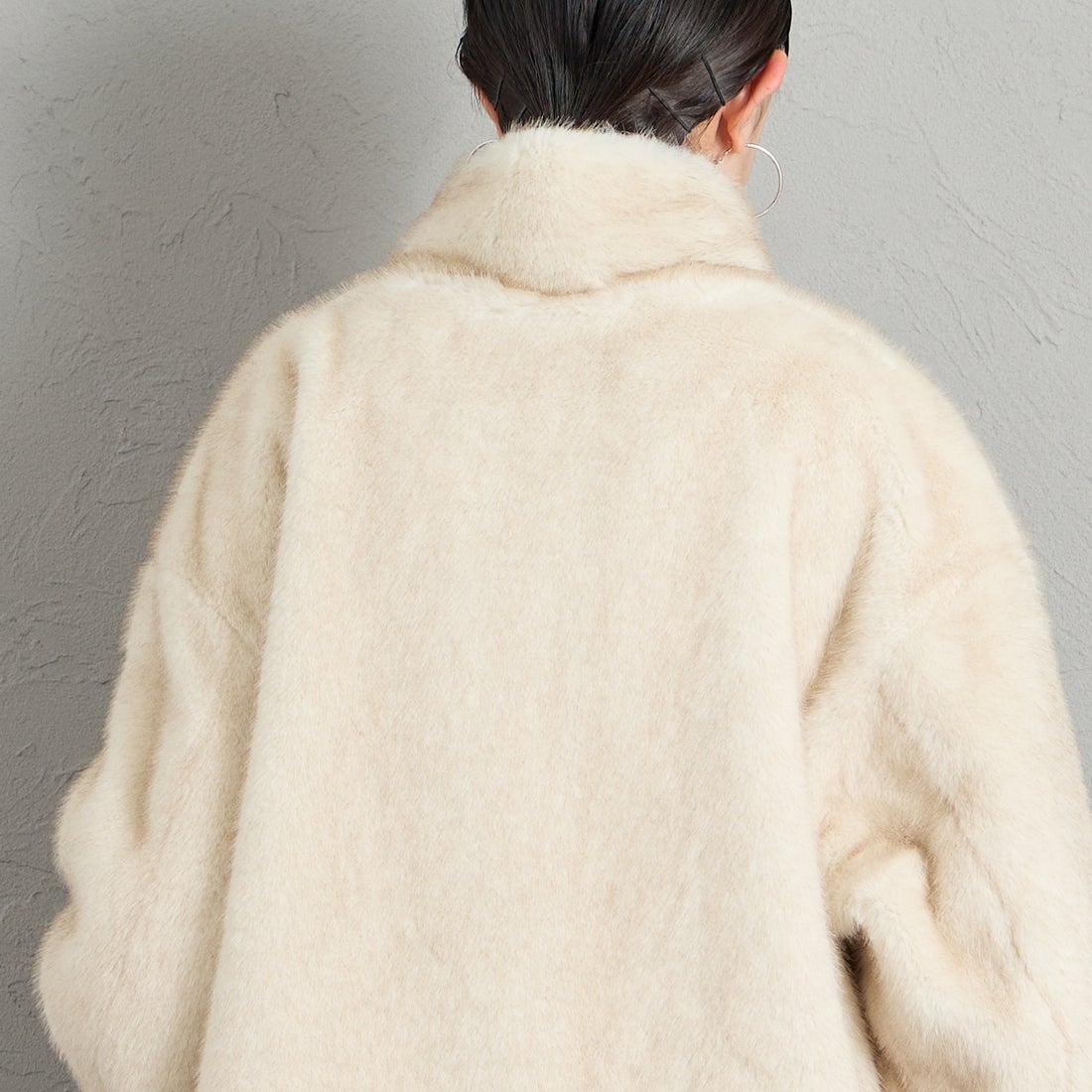 CAPE HORN [ケープホーン] ISLUGA / イスルガ ショートファージャケット [D2596] 012 OFF &&モデル身長：150cm 着用サイズ：40&&