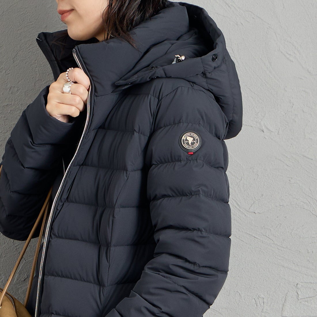 CAPE HORN [ケープホーン] SALTA MURMASKY / サルタ マーマスキー ダウンジャケット [D2576] 501 BLACK &&モデル身長：160cm 着用サイズ：44&&