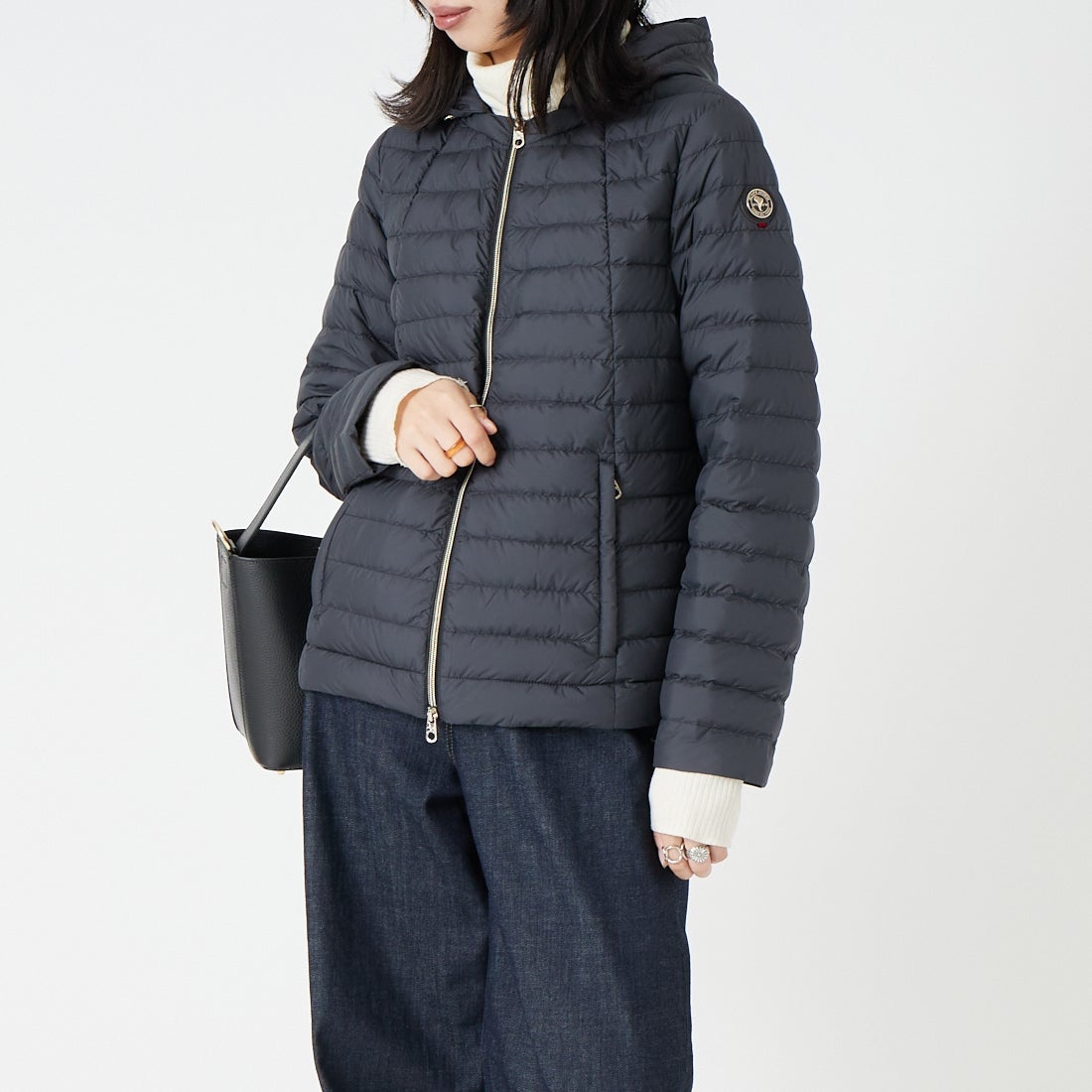 CAPE HORN [ケープホーン] USHUAIA / ウシュアイア フーデッド ダウンジャケット [D2543] 501 BLACK &&モデル身長：162cm 着用サイズ：40&&