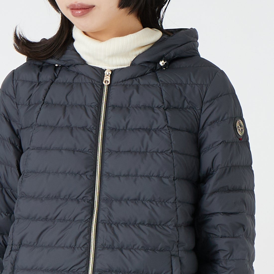CAPE HORN [ケープホーン] USHUAIA / ウシュアイア フーデッド ダウンジャケット [D2543] 501 BLACK &&モデル身長：162cm 着用サイズ：40&&