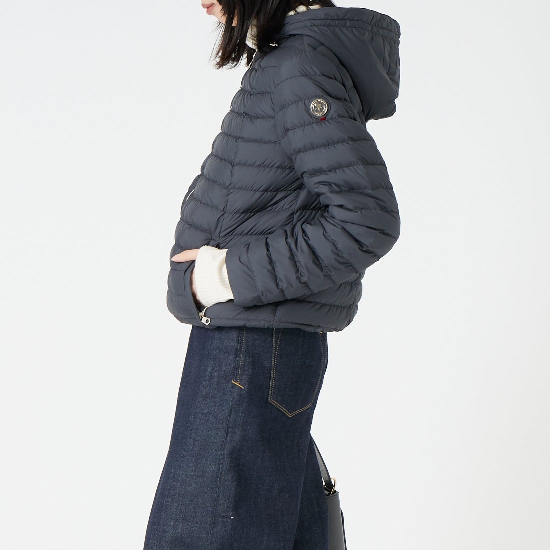 CAPE HORN [ケープホーン] USHUAIA / ウシュアイア フーデッド ダウンジャケット [D2543] 501 BLACK &&モデル身長：162cm 着用サイズ：40&&