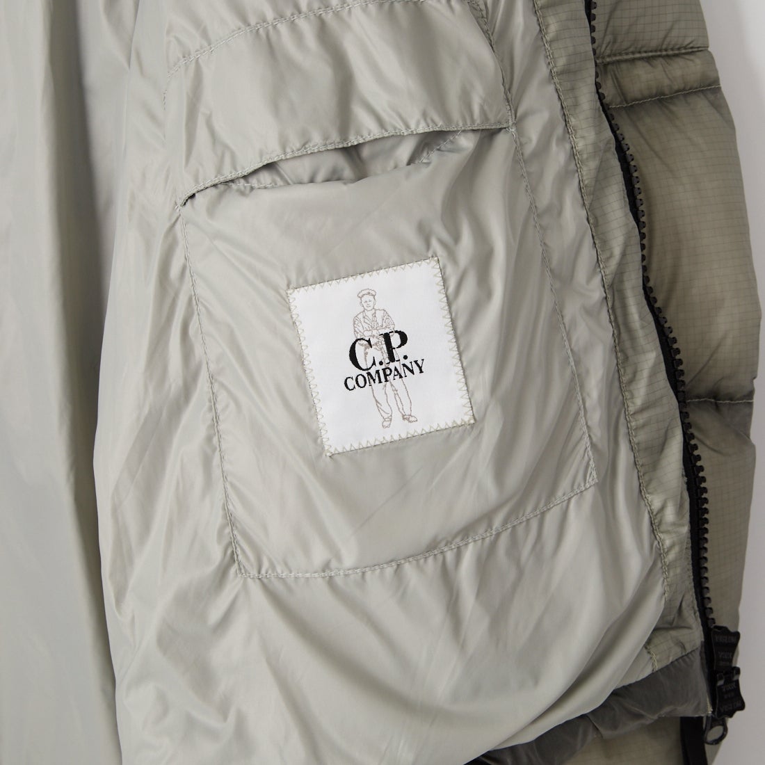 C.P.COMPANY [シーピーカンパニー] D.D. SHELL フーデッド ダウンジャケット [21CMOW702A] 936 FLINT