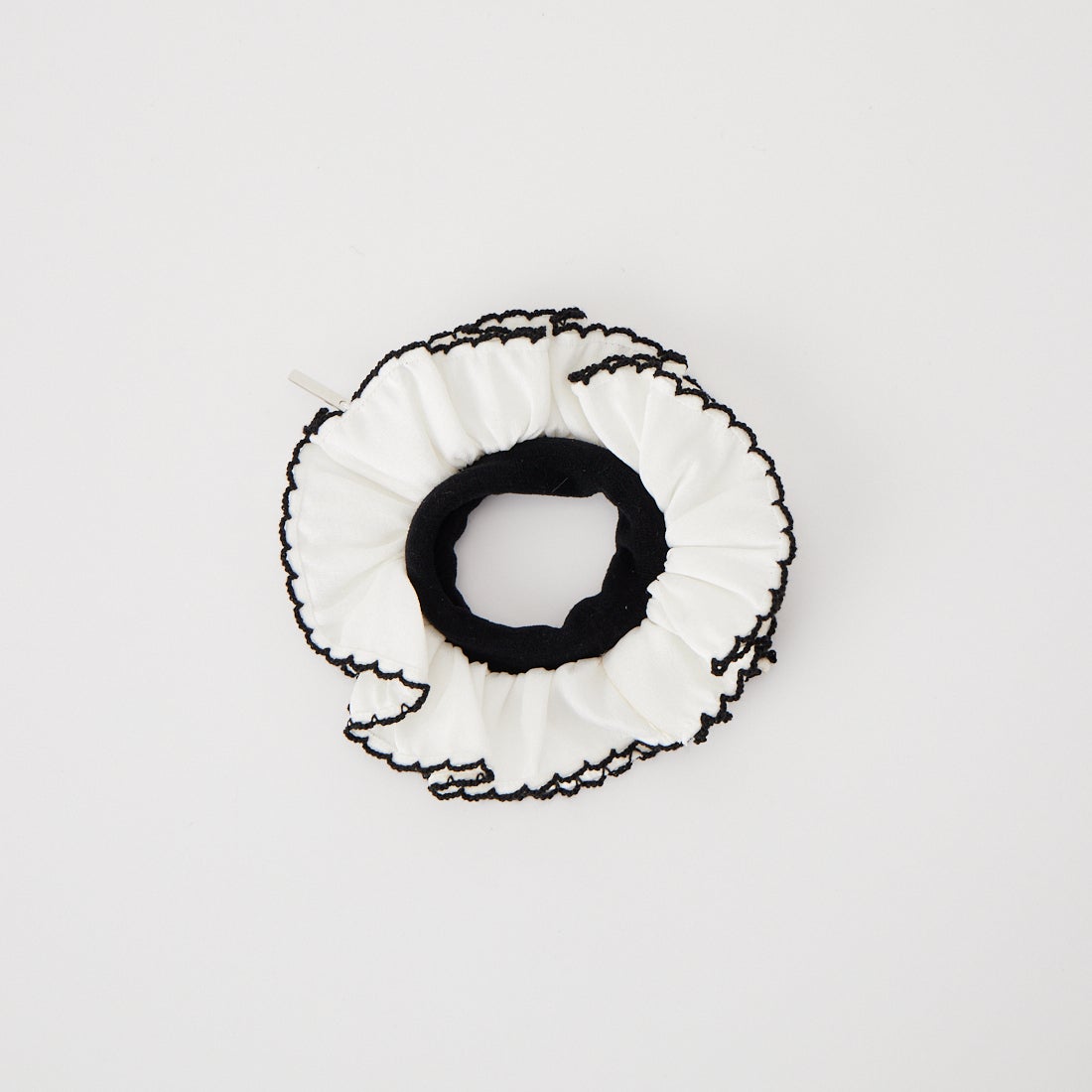 heyep [ヘイップ] シルク バイカラーラッフル シュシュ [HP09126] WHITE
