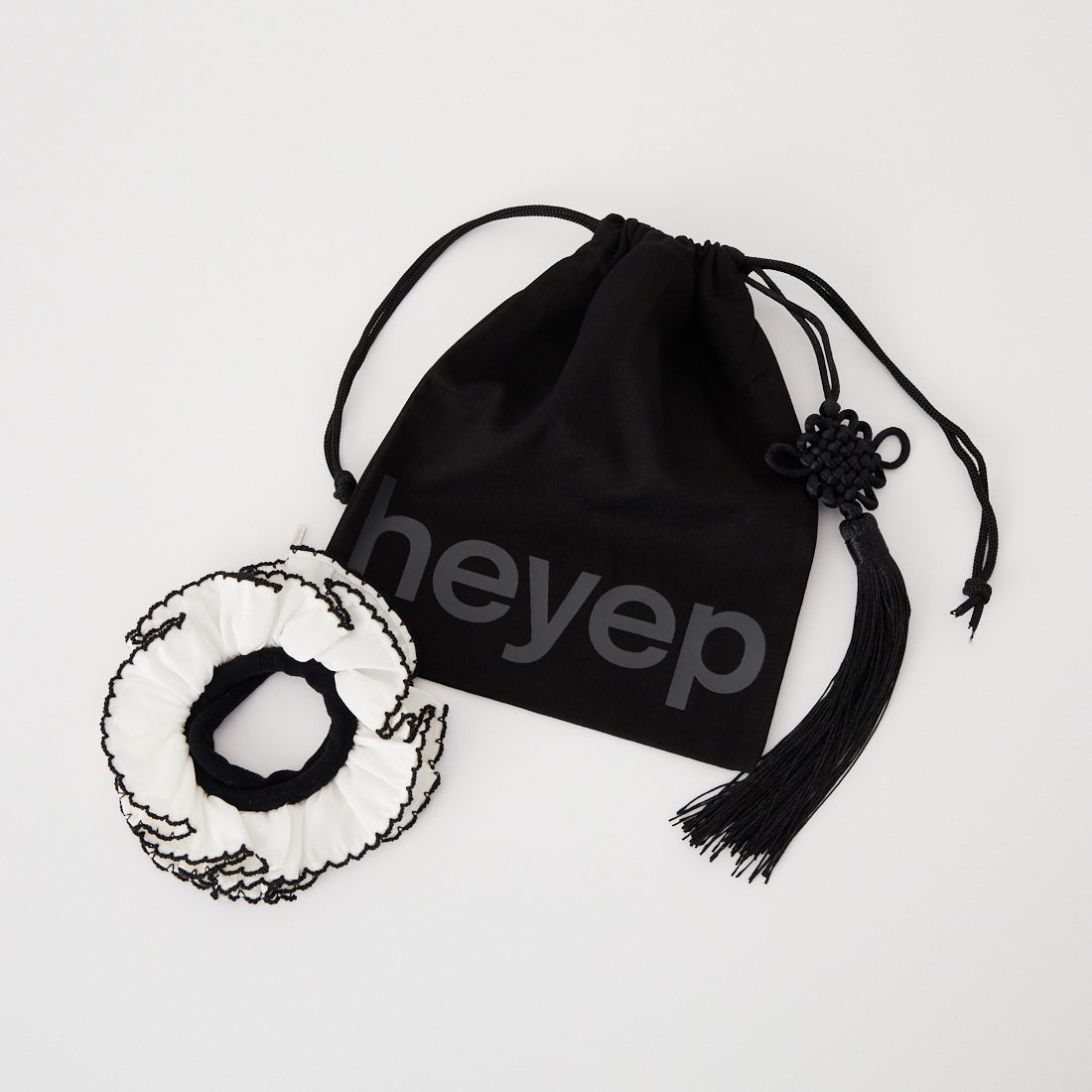 heyep [ヘイップ] シルク バイカラーラッフル シュシュ [HP09126] WHITE