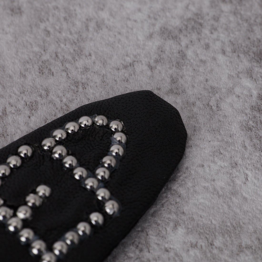 heyep [ヘイップ] ロゴスタッズ ヘアクリップ [HP08426] BLACK