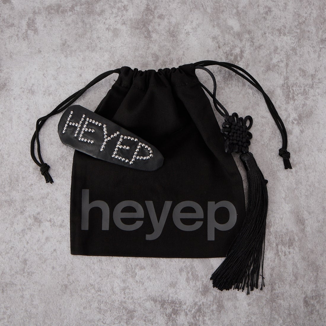 heyep [ヘイップ] ロゴスタッズ ヘアクリップ [HP08426] BLACK