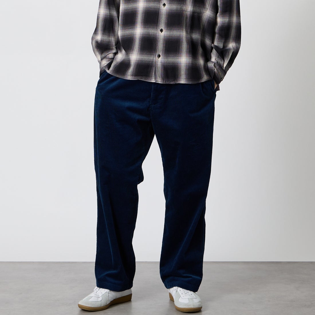 DULL BLUE&&モデル身長：177cm 着用サイズ：38&&
