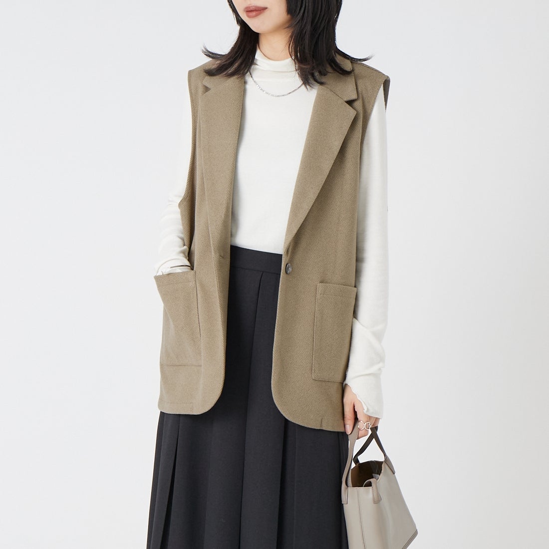 TenuE [テニュイ] ヘリンボーンテーラードジレ [26040215] GREIGE &&モデル身長：162cm 着用サイズ：F&&