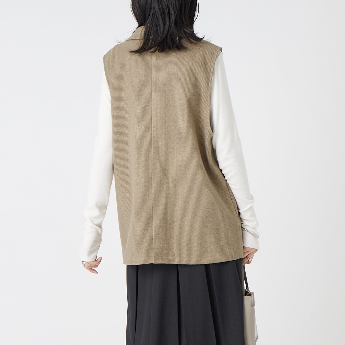 TenuE [テニュイ] ヘリンボーンテーラードジレ [26040215] GREIGE &&モデル身長：162cm 着用サイズ：F&&