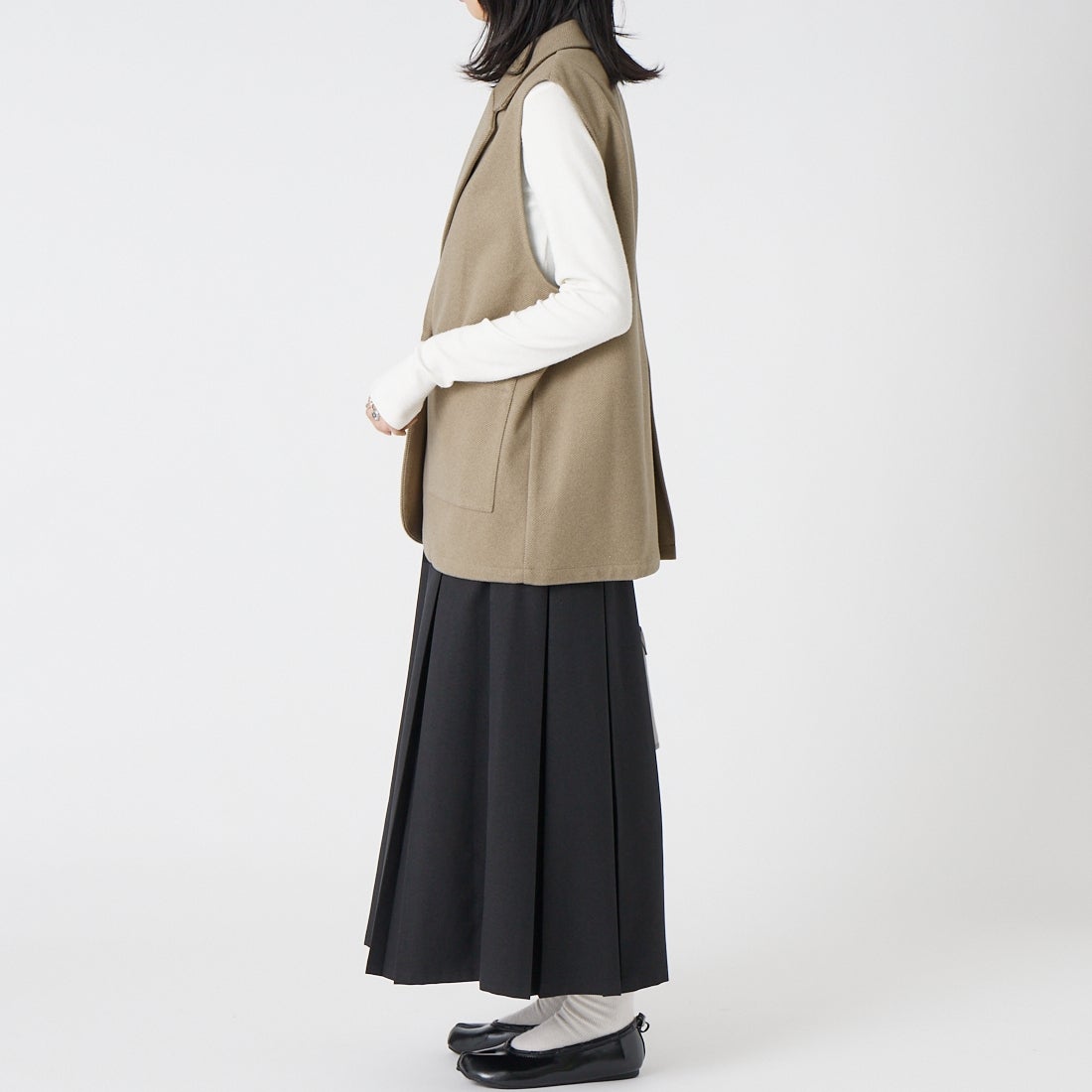 TenuE [テニュイ] ヘリンボーンテーラードジレ [26040215] GREIGE &&モデル身長：162cm 着用サイズ：F&&