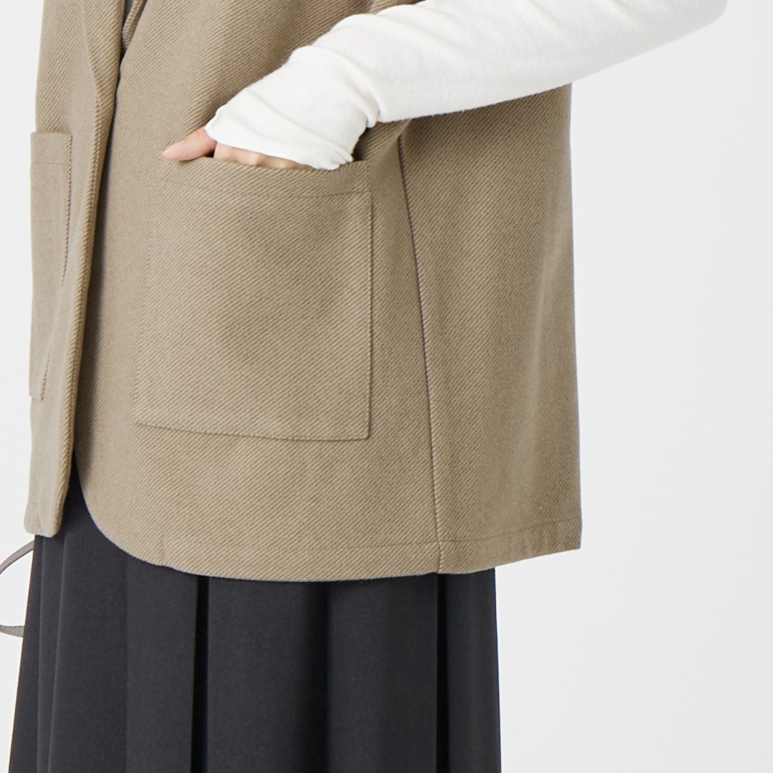 TenuE [テニュイ] ヘリンボーンテーラードジレ [26040215] GREIGE &&モデル身長：162cm 着用サイズ：F&&