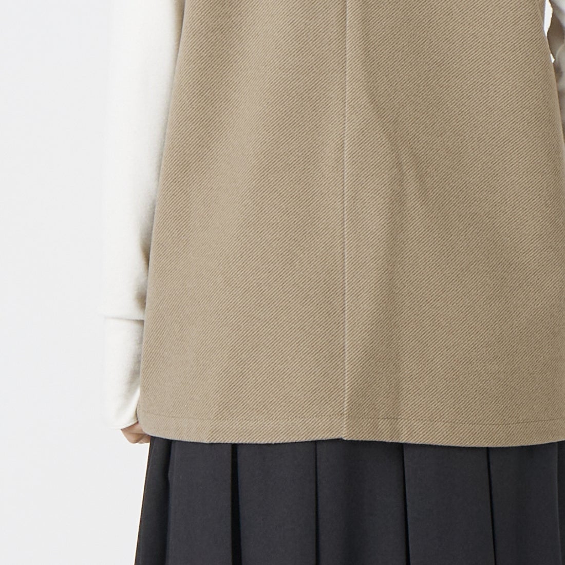 TenuE [テニュイ] ヘリンボーンテーラードジレ [26040215] GREIGE &&モデル身長：162cm 着用サイズ：F&&