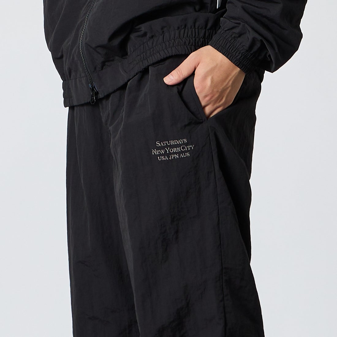 Saturdays NYC [サタデーズ ニューヨークシティ] Gino INT トレーニングパンツ [BBS66100] BLACK &&モデル身長：175cm 着用サイズ：M&&