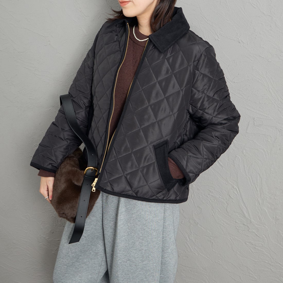 AA01 BK/BK&&モデル身長：160cm 着用サイズ：34&&
