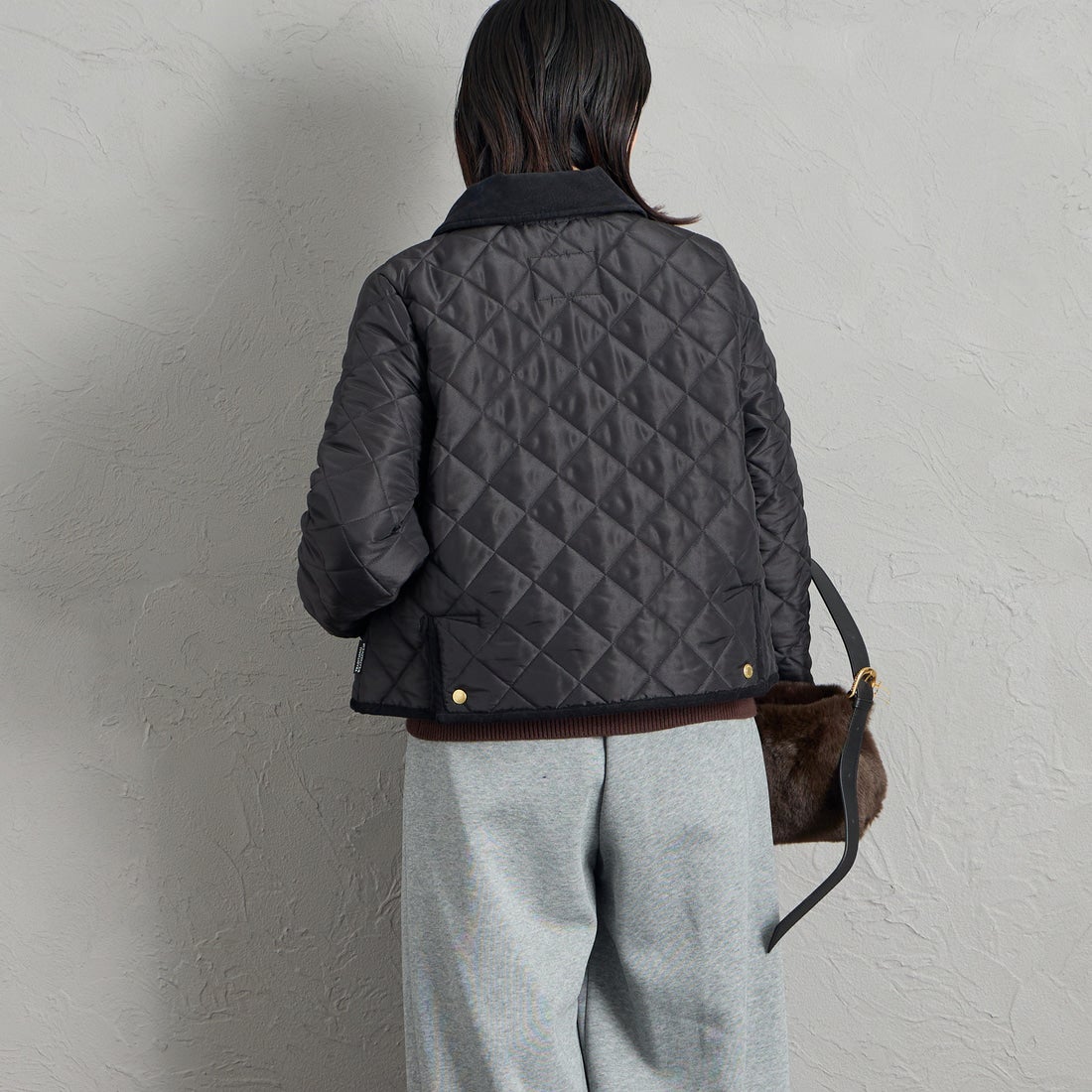 Traditional Weatherwear [トラディショナル ウェザーウェア] WAVERLY / ウェーバリー Aラインジップ [APQCO0552AA] AA01 BK/BK &&モデル身長：160cm 着用サイズ：34&&