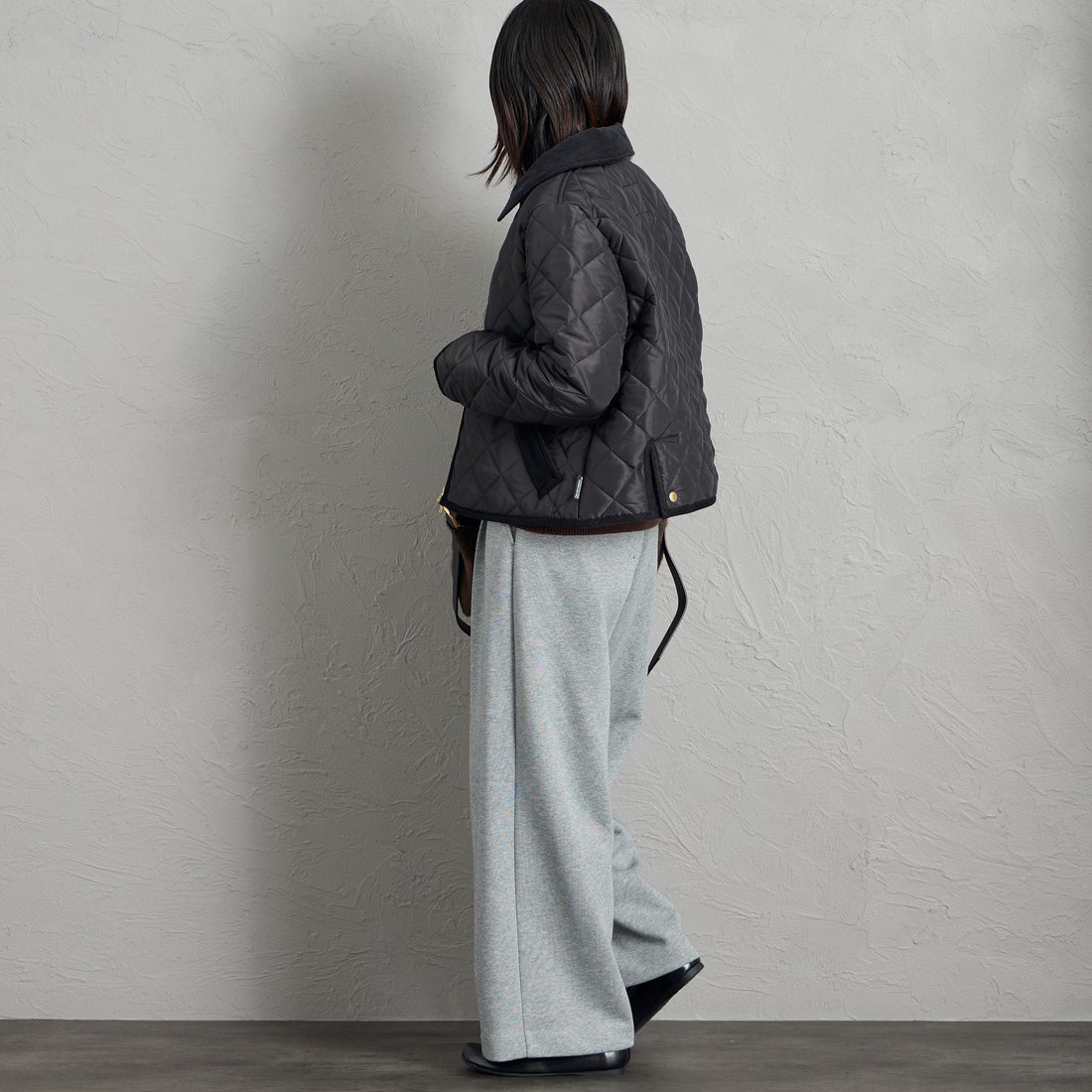 Traditional Weatherwear [トラディショナル ウェザーウェア] WAVERLY / ウェーバリー Aラインジップ [APQCO0552AA] AA01 BK/BK &&モデル身長：160cm 着用サイズ：34&&