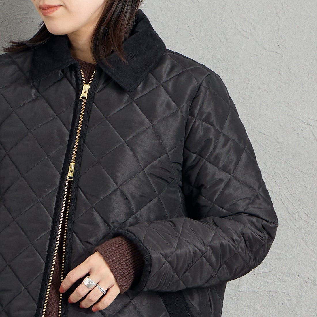 Traditional Weatherwear [トラディショナル ウェザーウェア] WAVERLY / ウェーバリー Aラインジップ [APQCO0552AA] AA01 BK/BK &&モデル身長：160cm 着用サイズ：34&&