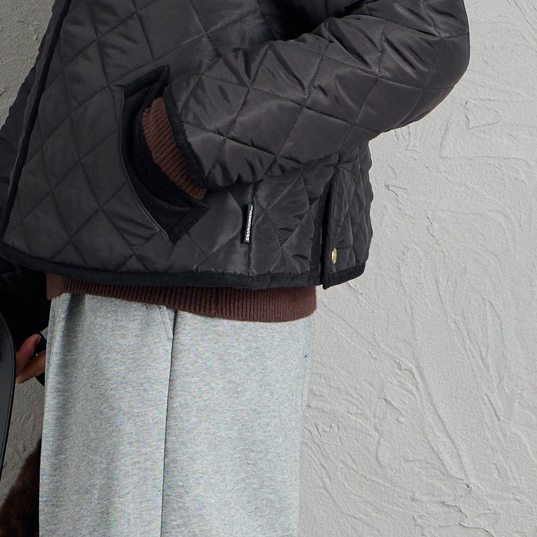 Traditional Weatherwear [トラディショナル ウェザーウェア] WAVERLY / ウェーバリー Aラインジップ [APQCO0552AA] AA01 BK/BK &&モデル身長：160cm 着用サイズ：34&&