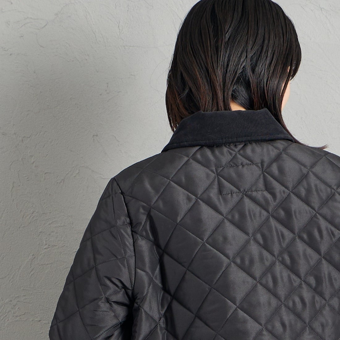 Traditional Weatherwear [トラディショナル ウェザーウェア] WAVERLY / ウェーバリー Aラインジップ [APQCO0552AA] AA01 BK/BK &&モデル身長：160cm 着用サイズ：34&&