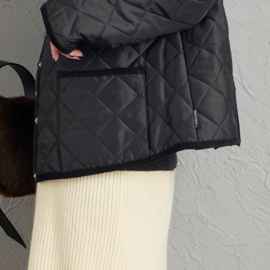 Traditional Weatherwear [トラディショナル ウェザーウェア] ARKLEY / アークリー Aライン [APQCO0484AA] AA01 BK/BK &&モデル身長：150cm 着用サイズ：34&&