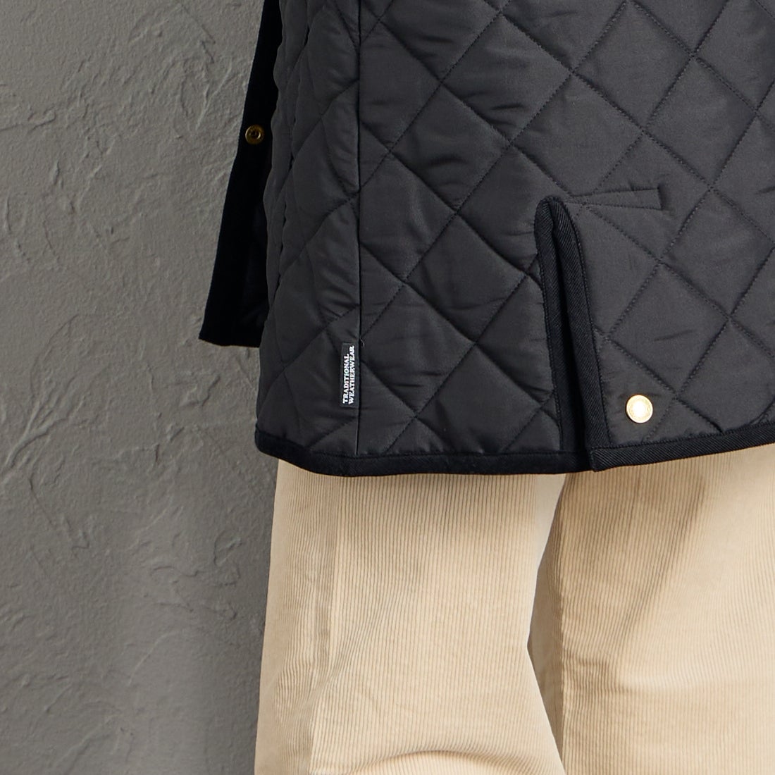 Traditional Weatherwear [トラディショナル ウェザーウェア] ARKLEY / アークリー Aライン ミドル [APQCO0485AA] AA01 BK/BK &&モデル身長：160cm 着用サイズ：34&&