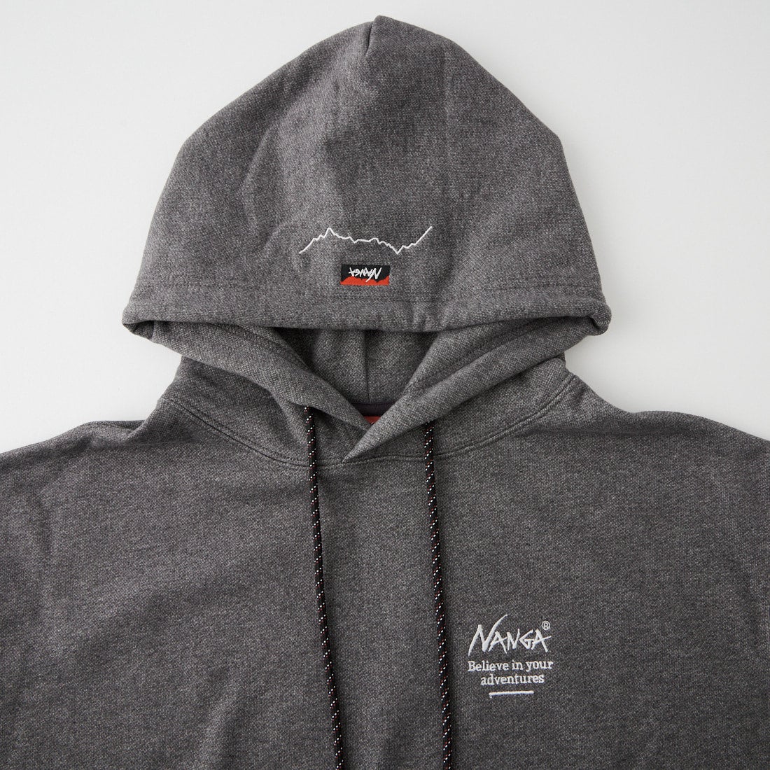 JEANSFACTORY × NANGA [ジーンズファクトリー × ナンガ] 別注 スクエアロゴ バックプリントスウェットパーカー [NW2608-JF] CHARCOAL