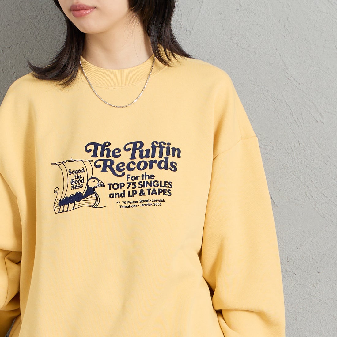 THE SHINZONE [ザ シンゾーン] The Puffin Records スウェットシャツ [26AMSCU09] 54 CORN YE &&モデル身長：162cm 着用サイズ：F0&&