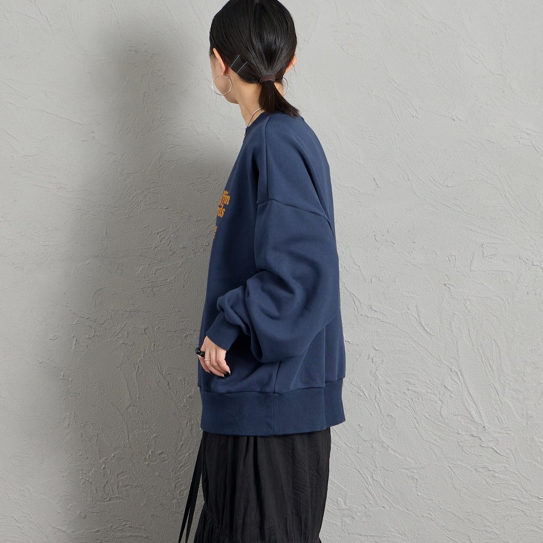 THE SHINZONE [ザ シンゾーン] The Puffin Records スウェットシャツ [26AMSCU09] 85 NAVY &&モデル身長：150cm 着用サイズ：F0&&