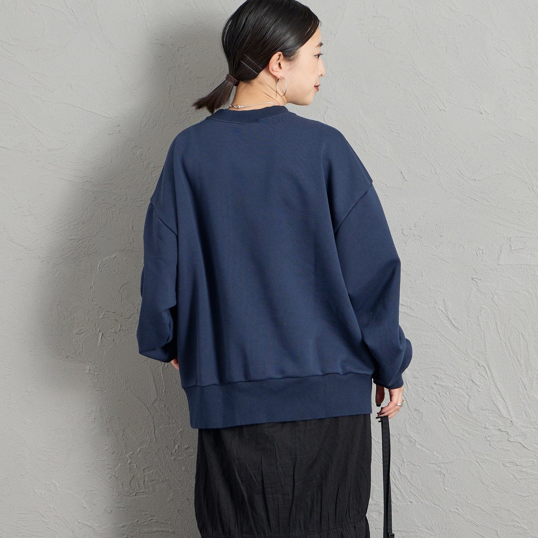 THE SHINZONE [ザ シンゾーン] The Puffin Records スウェットシャツ [26AMSCU09] 85 NAVY &&モデル身長：150cm 着用サイズ：F0&&