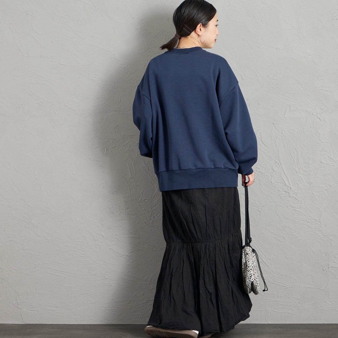 THE SHINZONE [ザ シンゾーン] The Puffin Records スウェットシャツ [26AMSCU09] 85 NAVY &&モデル身長：150cm 着用サイズ：F0&&