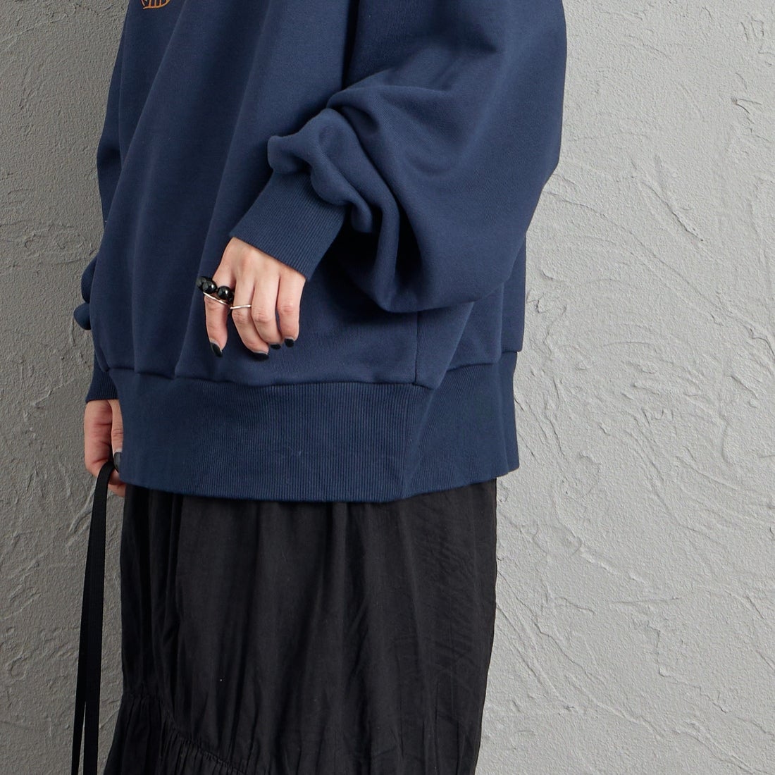 THE SHINZONE [ザ シンゾーン] The Puffin Records スウェットシャツ [26AMSCU09] 85 NAVY &&モデル身長：150cm 着用サイズ：F0&&