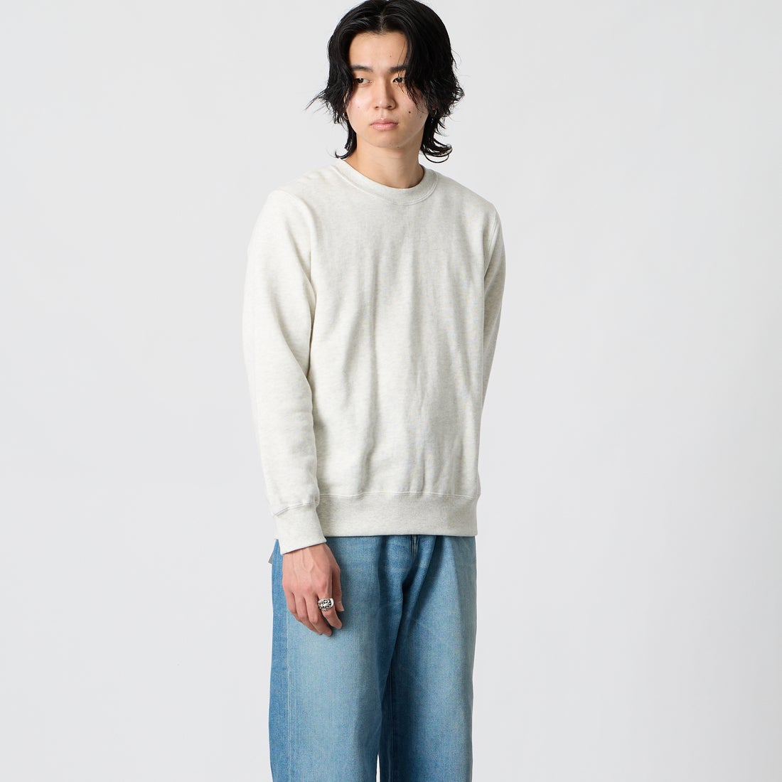 Hanes [ヘインズ] クルーネックスウェットシャツ [HM4CE001] 01H H.WHIT &&モデル身長：177cm 着用サイズ：M&&
