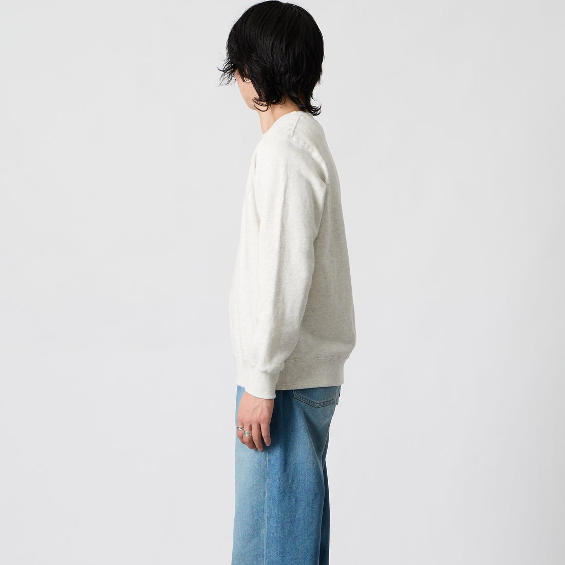 Hanes [ヘインズ] クルーネックスウェットシャツ [HM4CE001] 01H H.WHIT &&モデル身長：177cm 着用サイズ：M&&