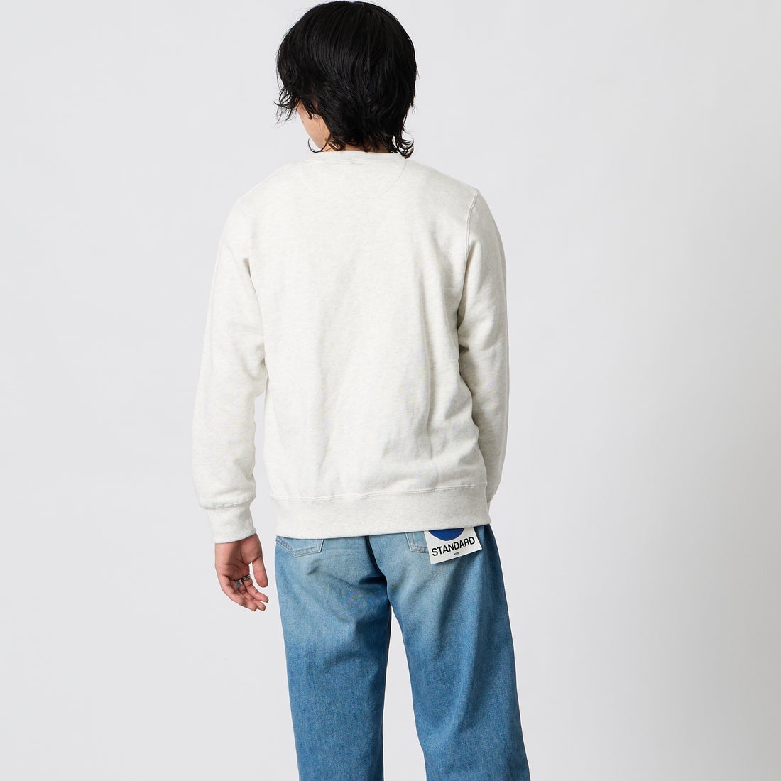Hanes [ヘインズ] クルーネックスウェットシャツ [HM4CE001] 01H H.WHIT &&モデル身長：177cm 着用サイズ：M&&