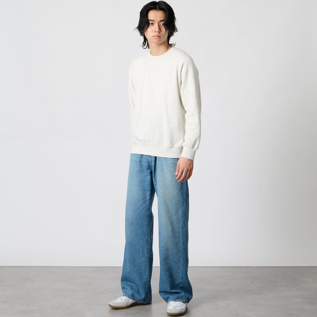 Hanes [ヘインズ] クルーネックスウェットシャツ [HM4CE001] 01H H.WHIT &&モデル身長：177cm 着用サイズ：M&&