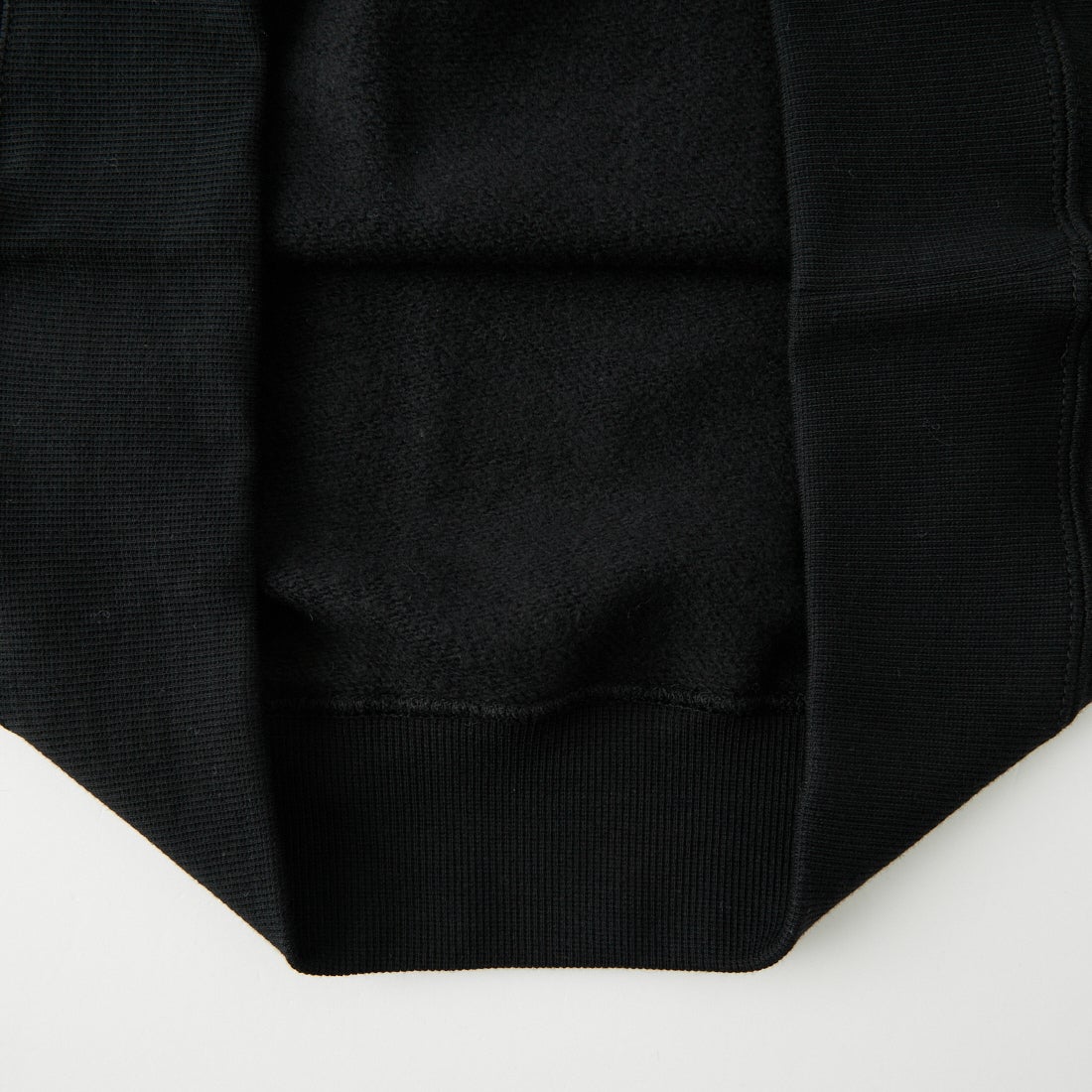 Hanes [ヘインズ] クルーネックスウェットシャツ [HM4CE004] 090 BLACK