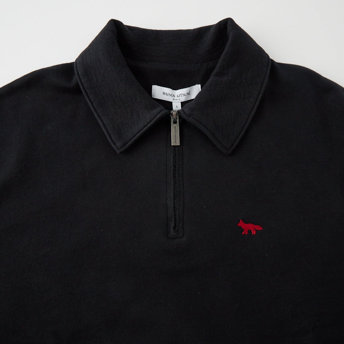 MAISON KITSUNE [メゾン キツネ] プロフィール フォックス ジップ ポロ スウェットシャツ [MRMJS08KM0340] P199 BLACK