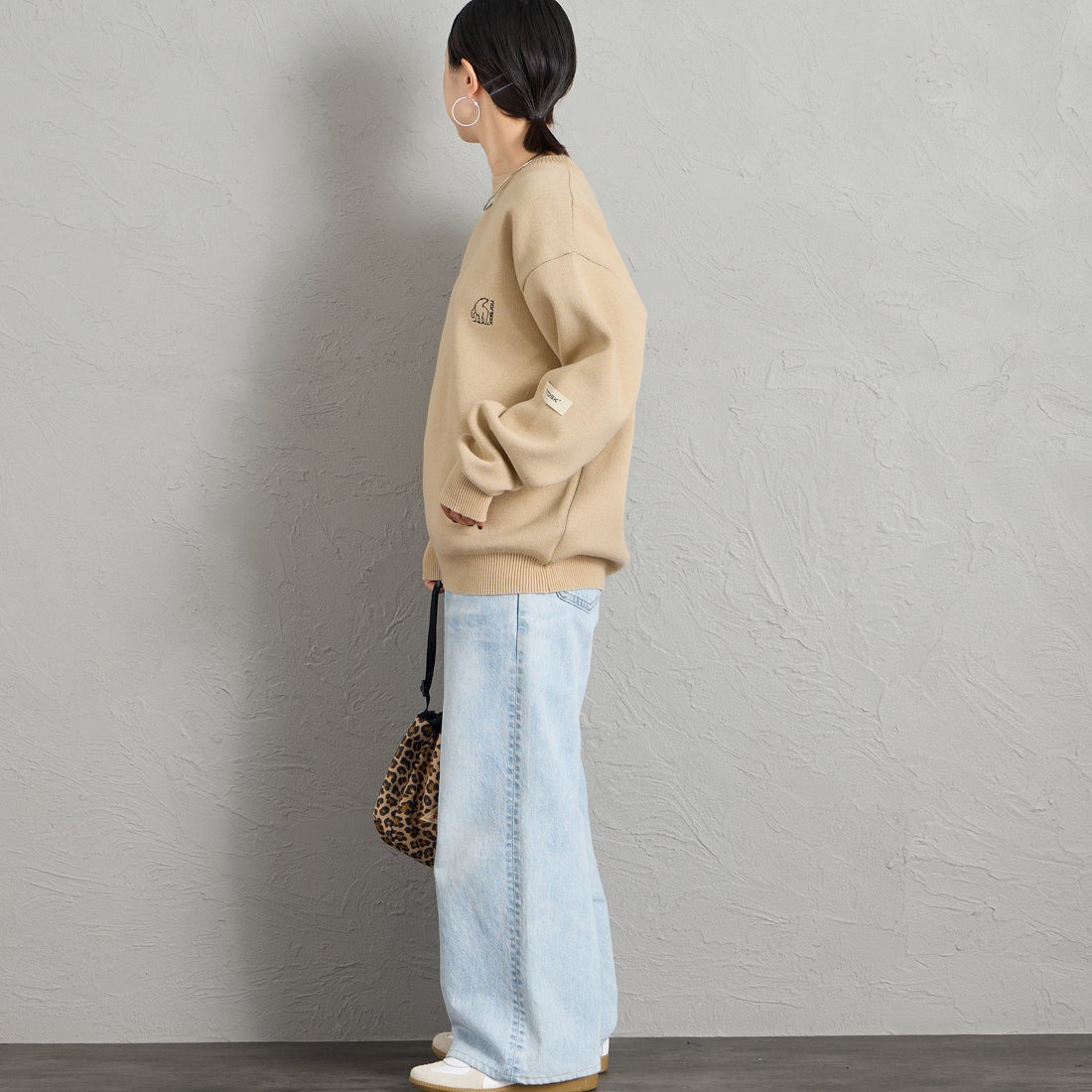 NORDISK [ノルディスク] 別注 バックデザイン ジャガードロゴニット [NU21801-JF] OATMEAL &&モデル身長：150cm 着用サイズ：S&&