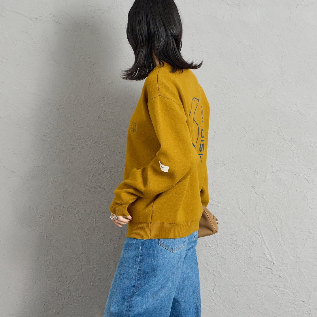 NORDISK [ノルディスク] 別注 バックデザイン ジャガードロゴニット [NU21801-JF] MUSTARD &&モデル身長：162cm 着用サイズ：S&&