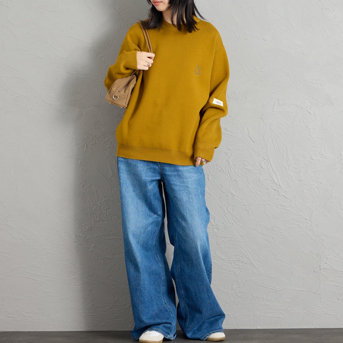 NORDISK [ノルディスク] 別注 バックデザイン ジャガードロゴニット [NU21801-JF] MUSTARD &&モデル身長：162cm 着用サイズ：S&&