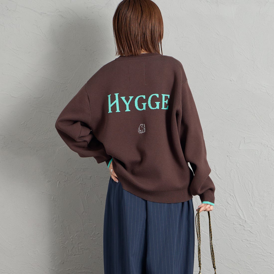 NORDISK [ノルディスク] 別注 HYGGE バックロゴジャガードニット [NU21802-JF] BROWN &&モデル身長：159cm 着用サイズ：S&&