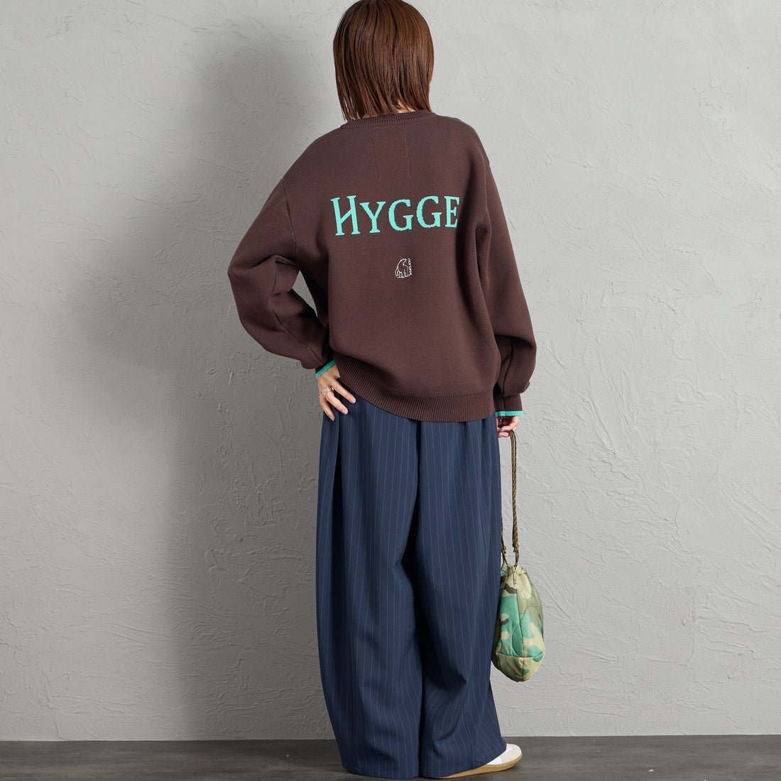 NORDISK [ノルディスク] 別注 HYGGE バックロゴジャガードニット [NU21802-JF] BROWN &&モデル身長：159cm 着用サイズ：S&&