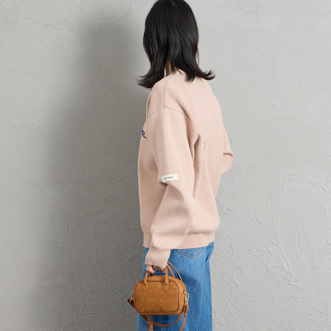 NORDISK [ノルディスク] 別注 HYGGE ジャガードロゴニット [NU21803-JF] PINK &&モデル身長：162cm 着用サイズ：S&&