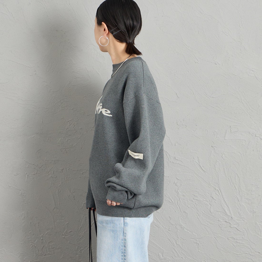 NORDISK [ノルディスク] 別注 HYGGE ジャガードロゴニット [NU21803-JF] GREY &&モデル身長：150cm 着用サイズ：S&&