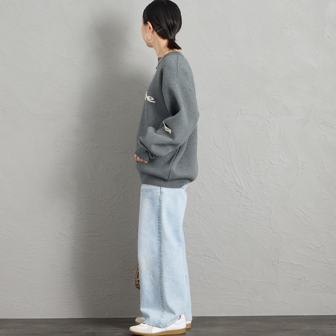 NORDISK [ノルディスク] 別注 HYGGE ジャガードロゴニット [NU21803-JF] GREY &&モデル身長：150cm 着用サイズ：S&&