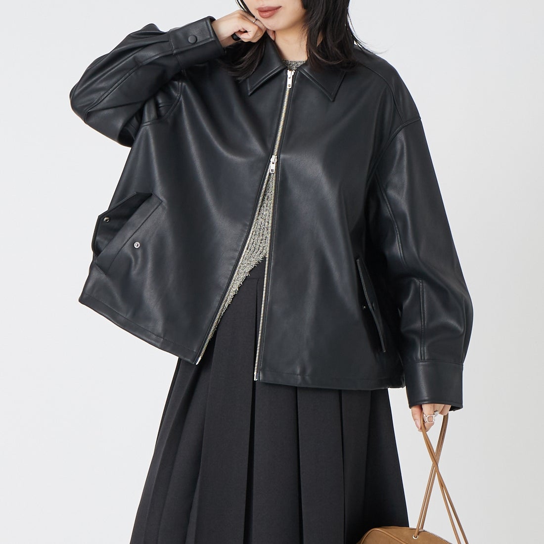 BLACK&&モデル身長：162cm 着用サイズ：F&&