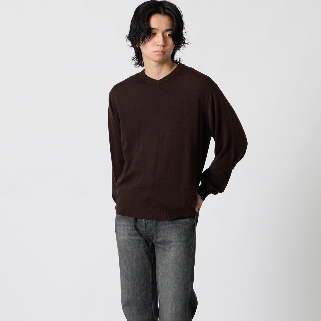 Jeans Factory Clothes [ジーンズファクトリークローズ] 12G メロウヤーン Vネックニット [26522029] 305 BROWN &&モデル身長：177cm 着用サイズ：M&&