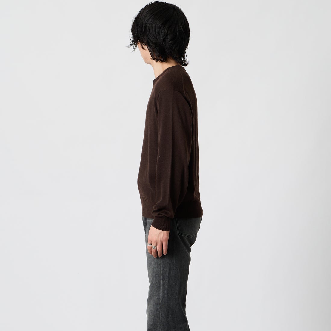 Jeans Factory Clothes [ジーンズファクトリークローズ] 12G メロウヤーン Vネックニット [26522029] 305 BROWN &&モデル身長：177cm 着用サイズ：M&&