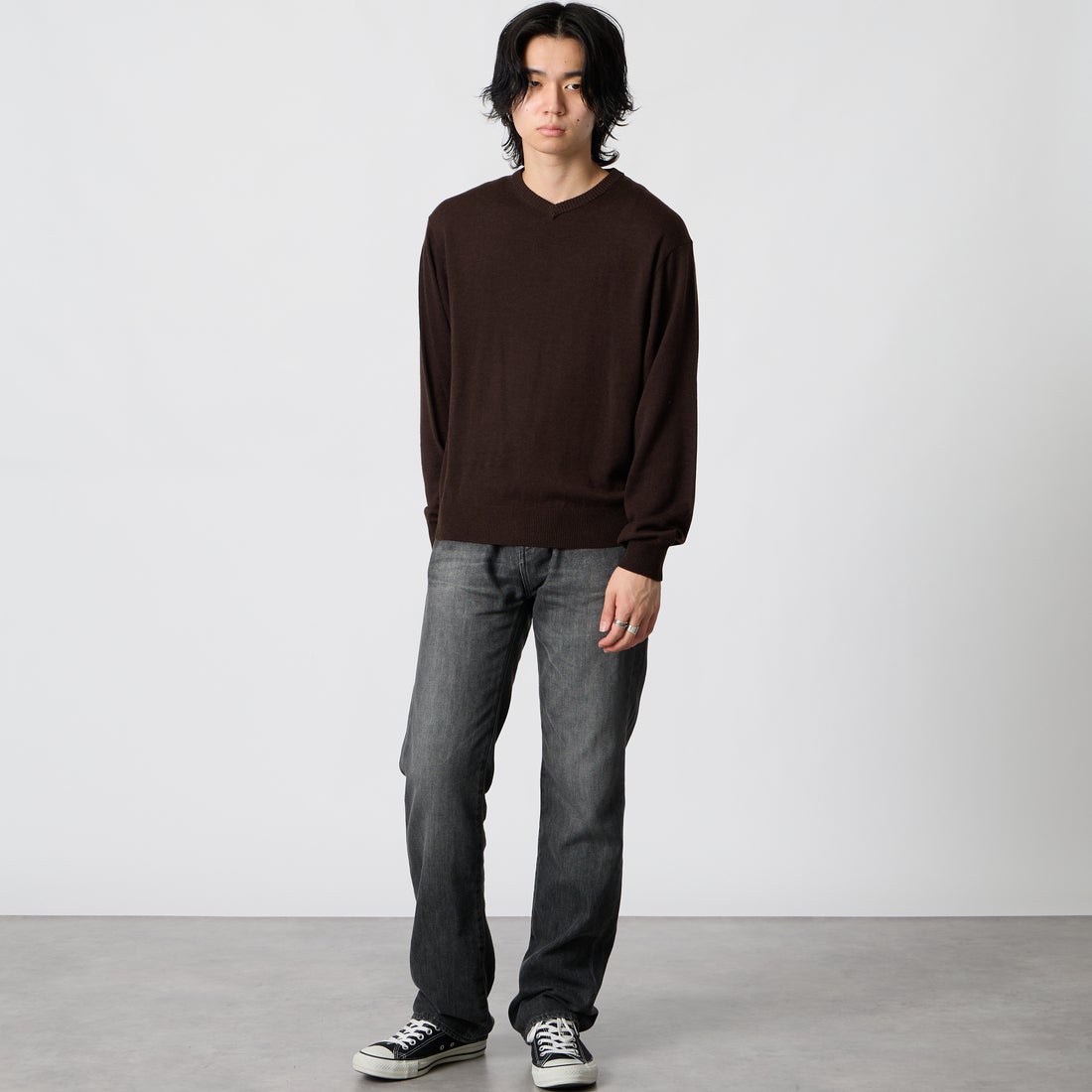 Jeans Factory Clothes [ジーンズファクトリークローズ] 12G メロウヤーン Vネックニット [26522029] 305 BROWN &&モデル身長：177cm 着用サイズ：M&&